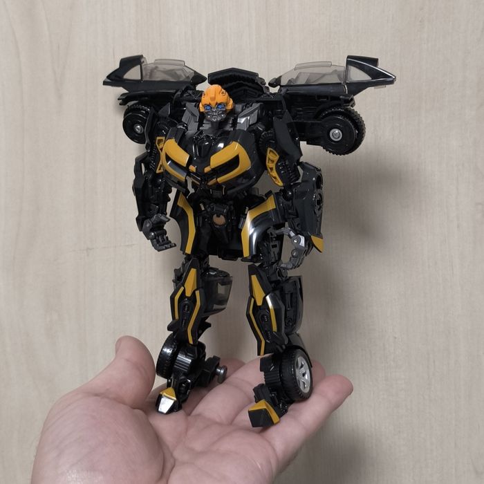 Игрушка Робот Трансформер Бамблби 16,5см ЧЁРНЫЙ Автобот Bumblebee