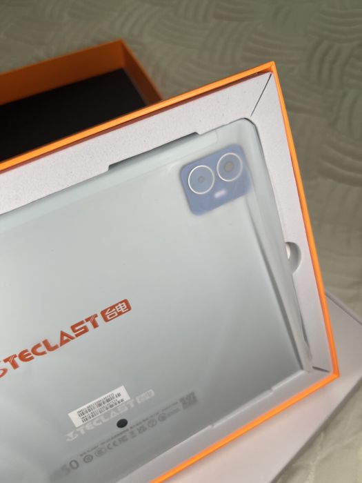 Планшет Teclast m50 із клавіатурою мишкою та пенсіл і навушниками