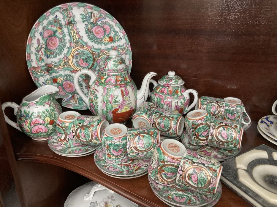 Serviço de porcelana com decoracao chinesa