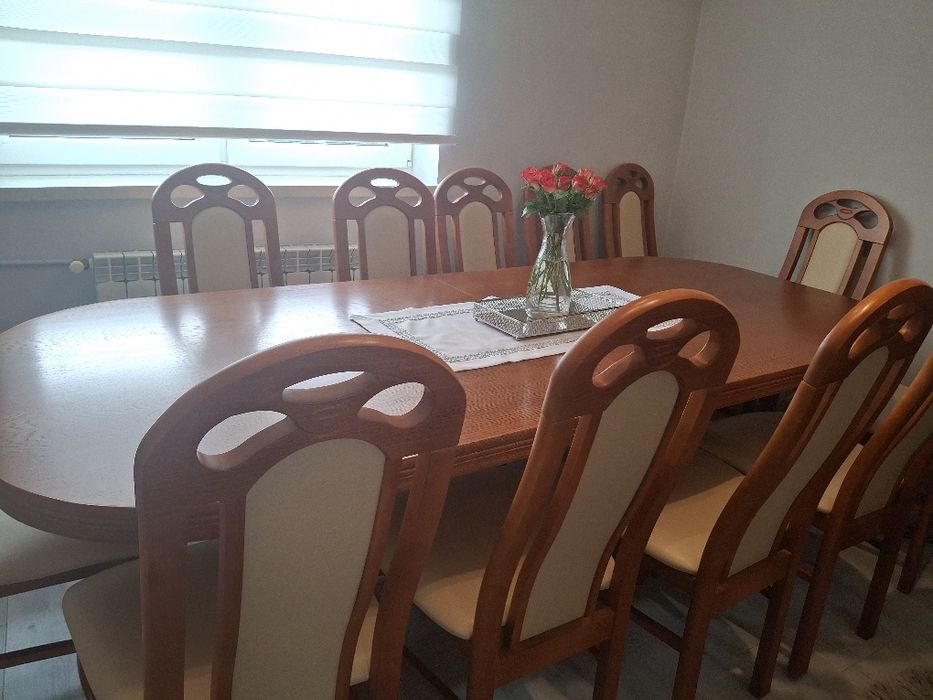 Stół rozkładany 12 krzeseł