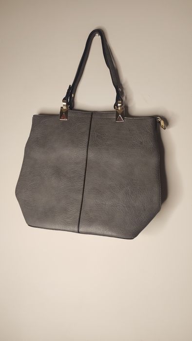 Przepiękna torebka w kolorze szarym