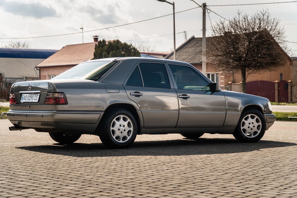 Mercedes Benz E-Class W124 2.2 1994