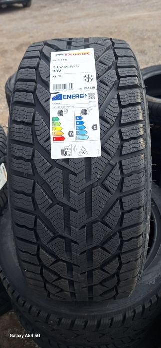 Opony zimowe 235/45/18 Taurus nowe