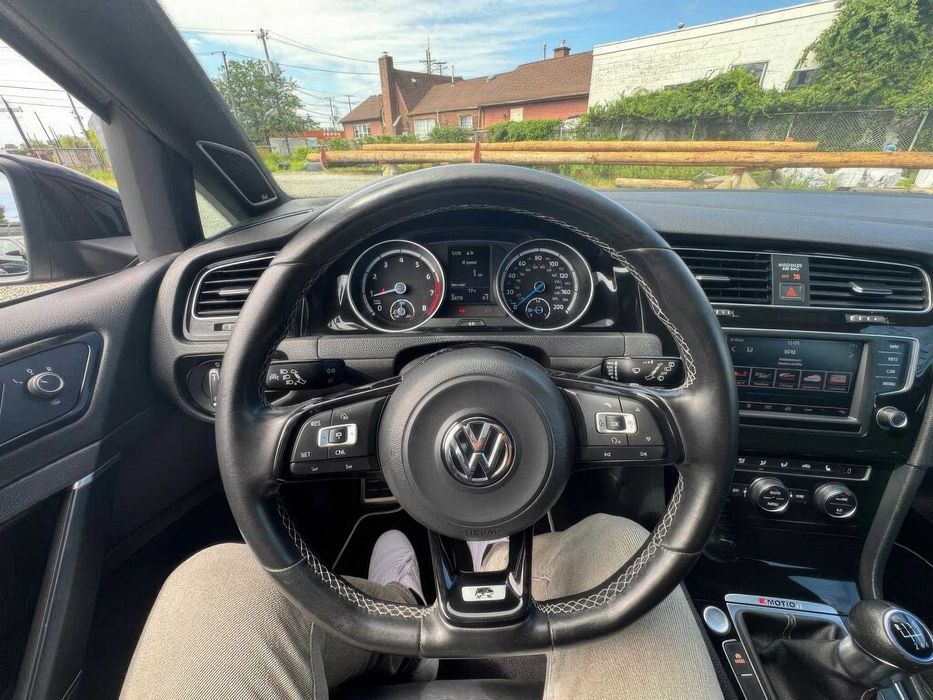 Volkswagen Golf R 4-Door AWD      2017