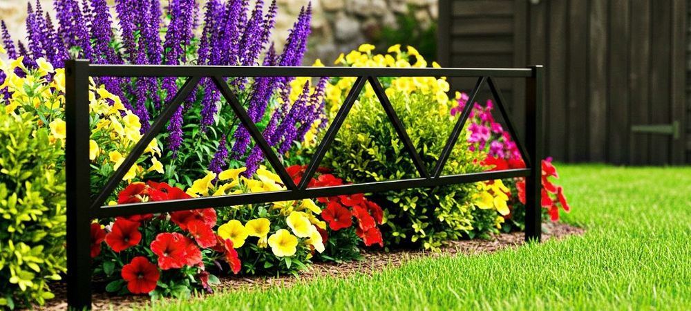 Памятник, оградка, плита, столб,забор.