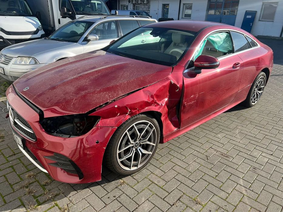 Mercedes-Benz Klasa E Mercedes-Benz Klasa E 200 Coupe 4-Matic 9G-TRONIC