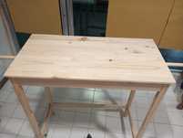 Mesa alta com varão em madeira pinho