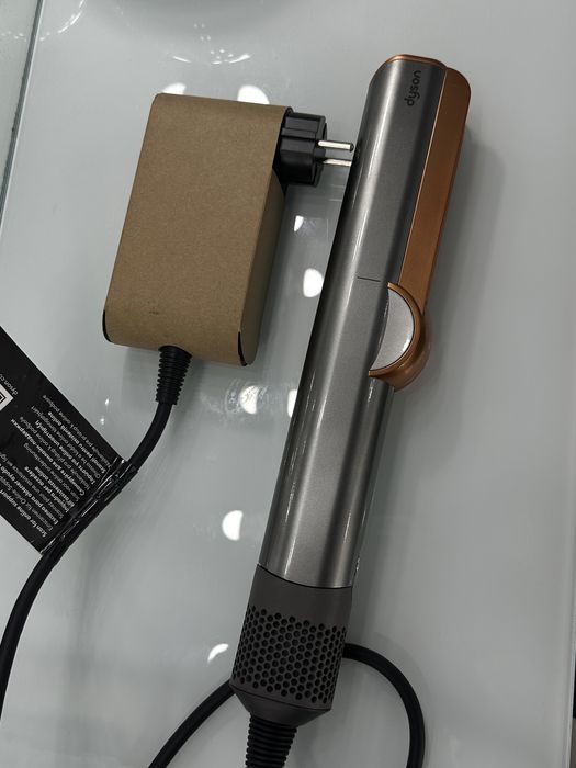 Оригинальный фен‑выпрямитель Dyson Airstrait