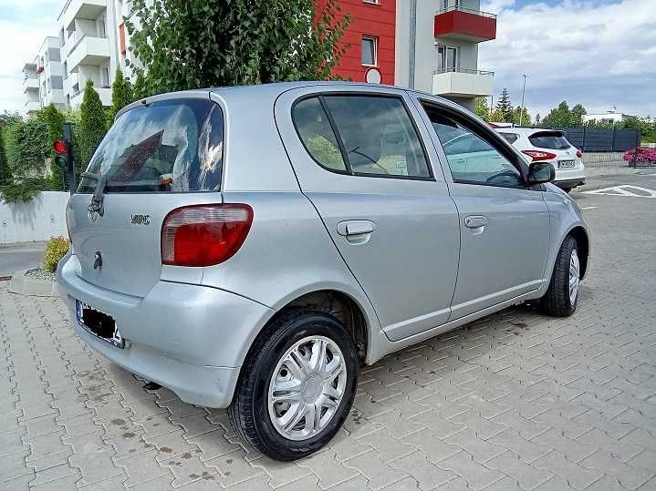 Toyota  Yaris     2000 rok