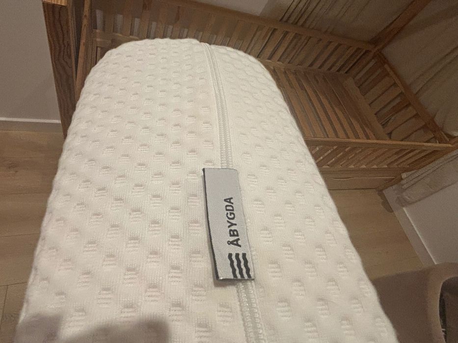 Łóżko DOMEK z 2 szufladami i baldachimem.