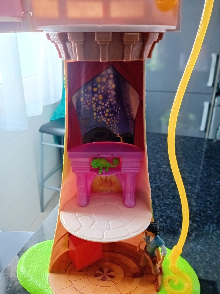 Torre rapunzel em plastico