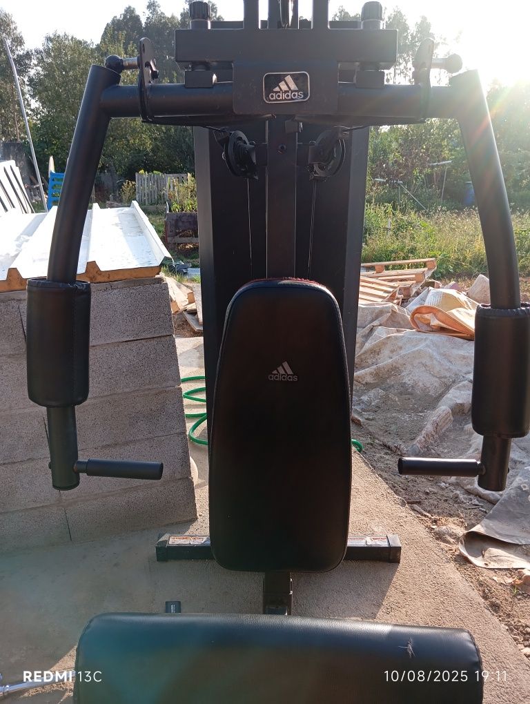 Máquina musculação adidas