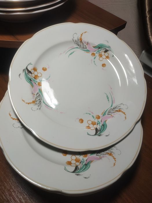 Тарелки мелкие и глубокие d=24см