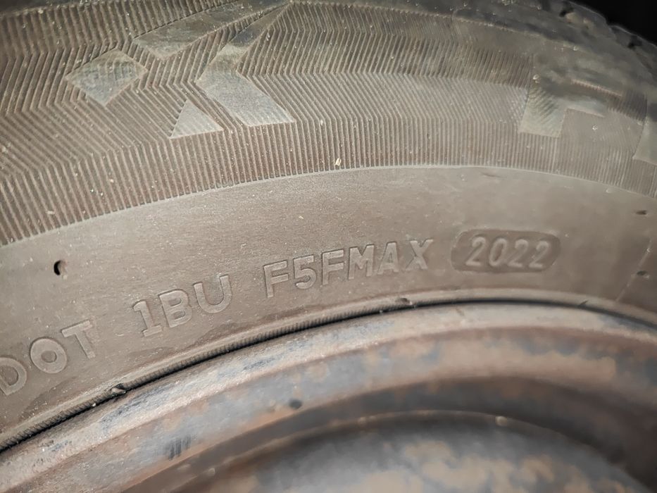 Felgi stalowe 4 x 100 z oponami 185 / 60 15 otw 54,1