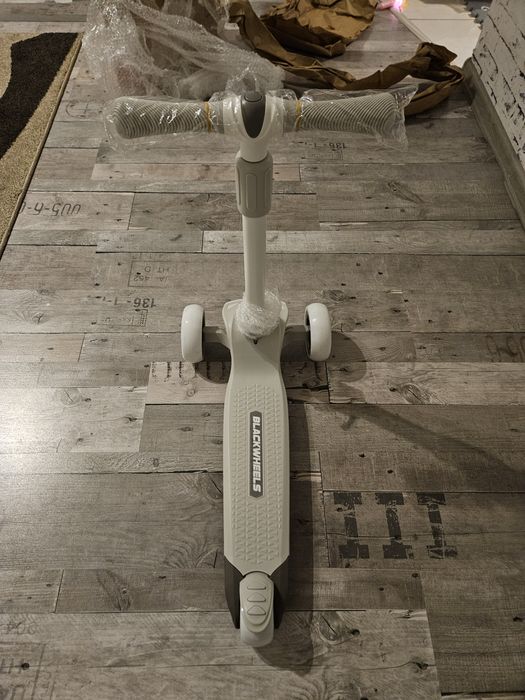 Świecące koła Hulajnoga Blackwheels Hulajnoga trzykołowa Blink Soft B