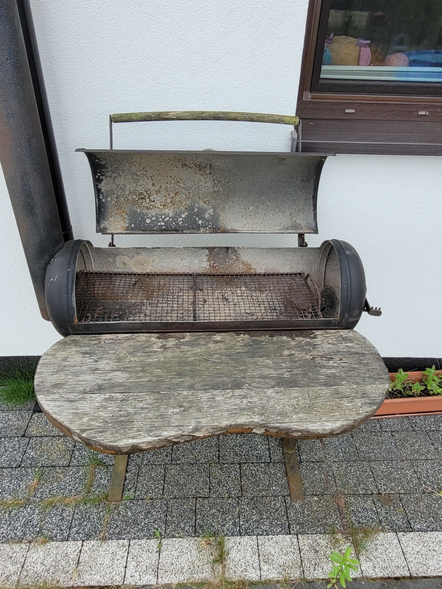 Grill ogrodowy - solidny
