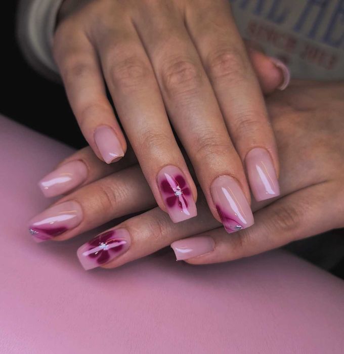 Manicure hybrydowy, stylizacja paznokci