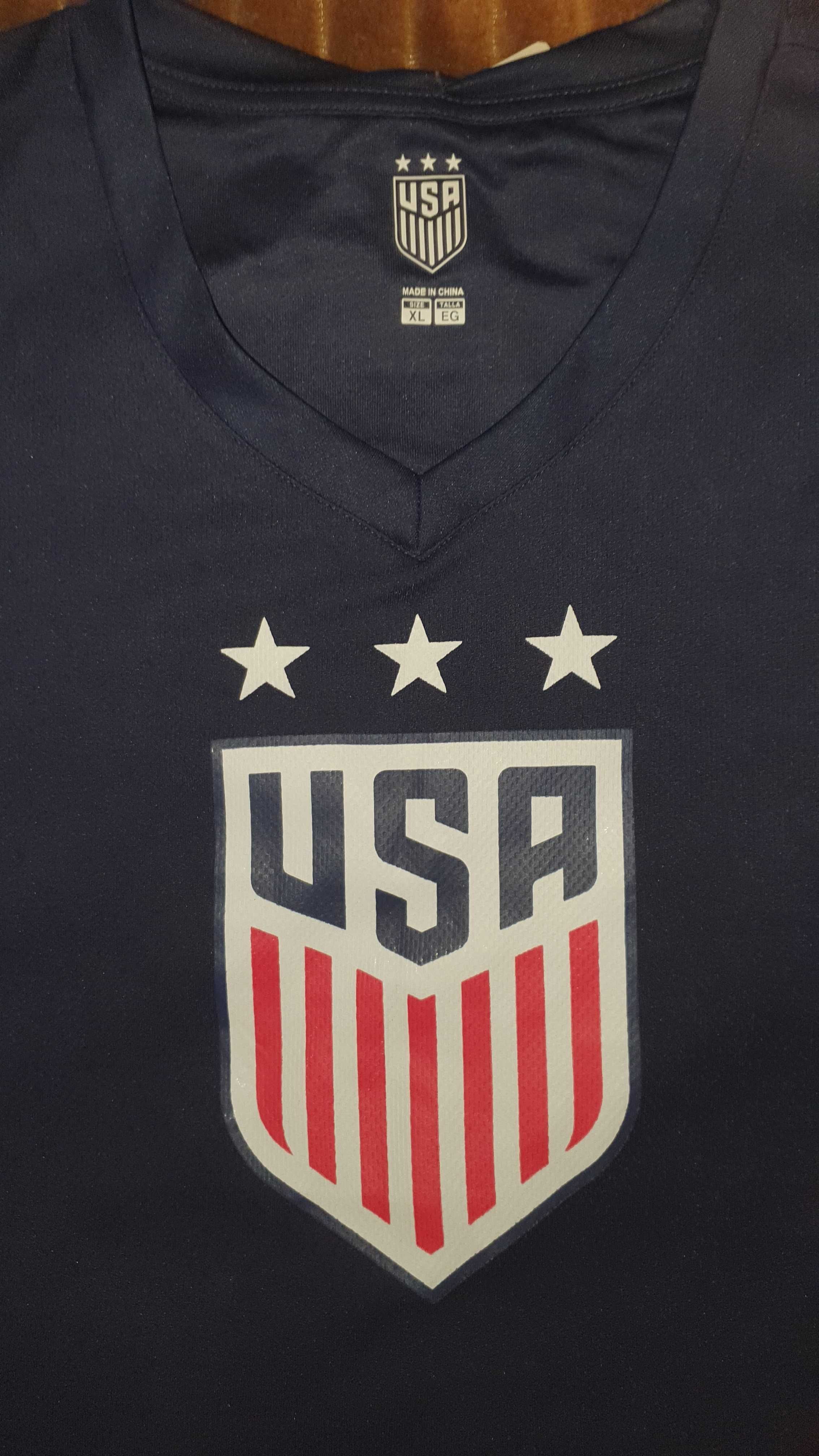 Официальная футболка национальной женской сборной США по футболу USWNT