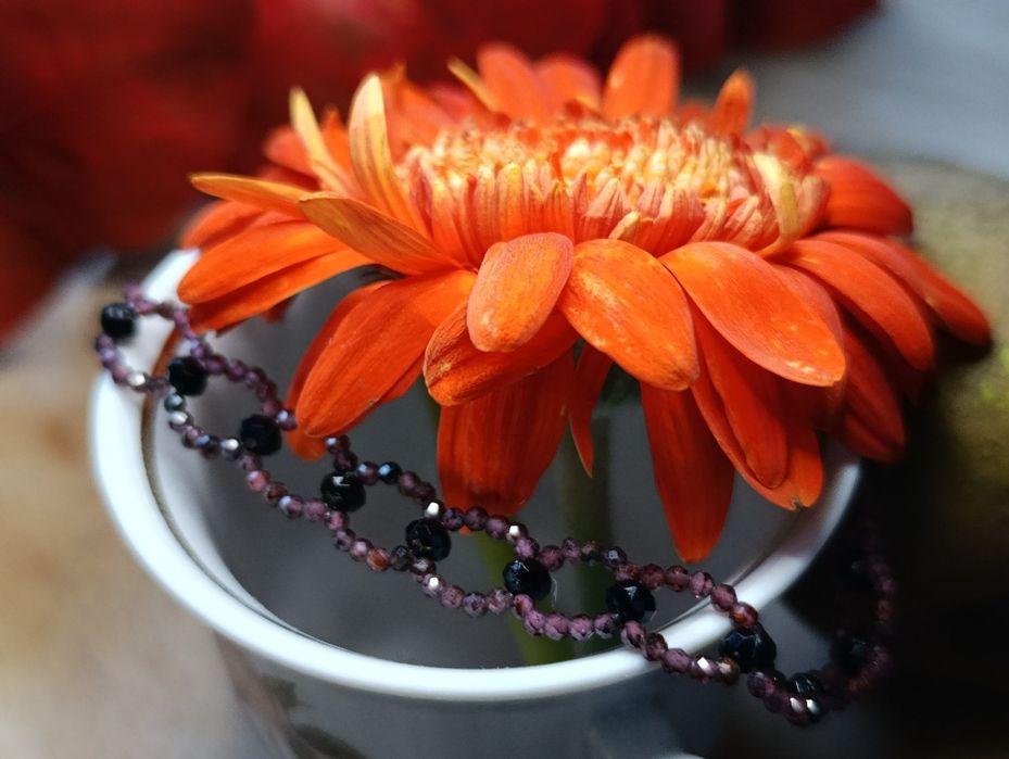 Ażurowa bransoletka z granatem