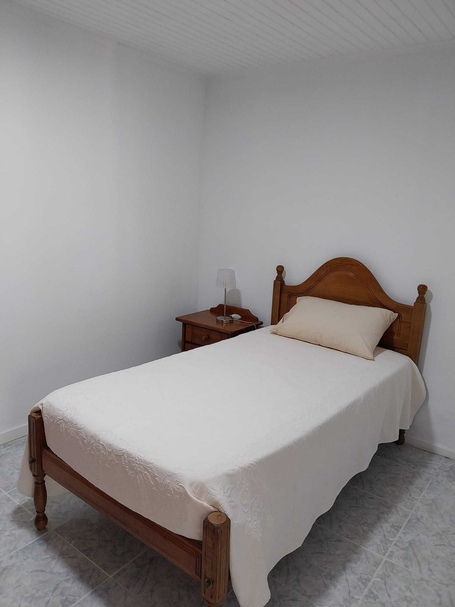 Arrendo quartos a senhora/menina em Leça do Balio - rua principal