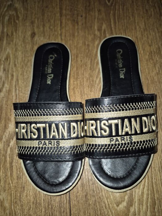 Крутые шлепанцы Christian Dior