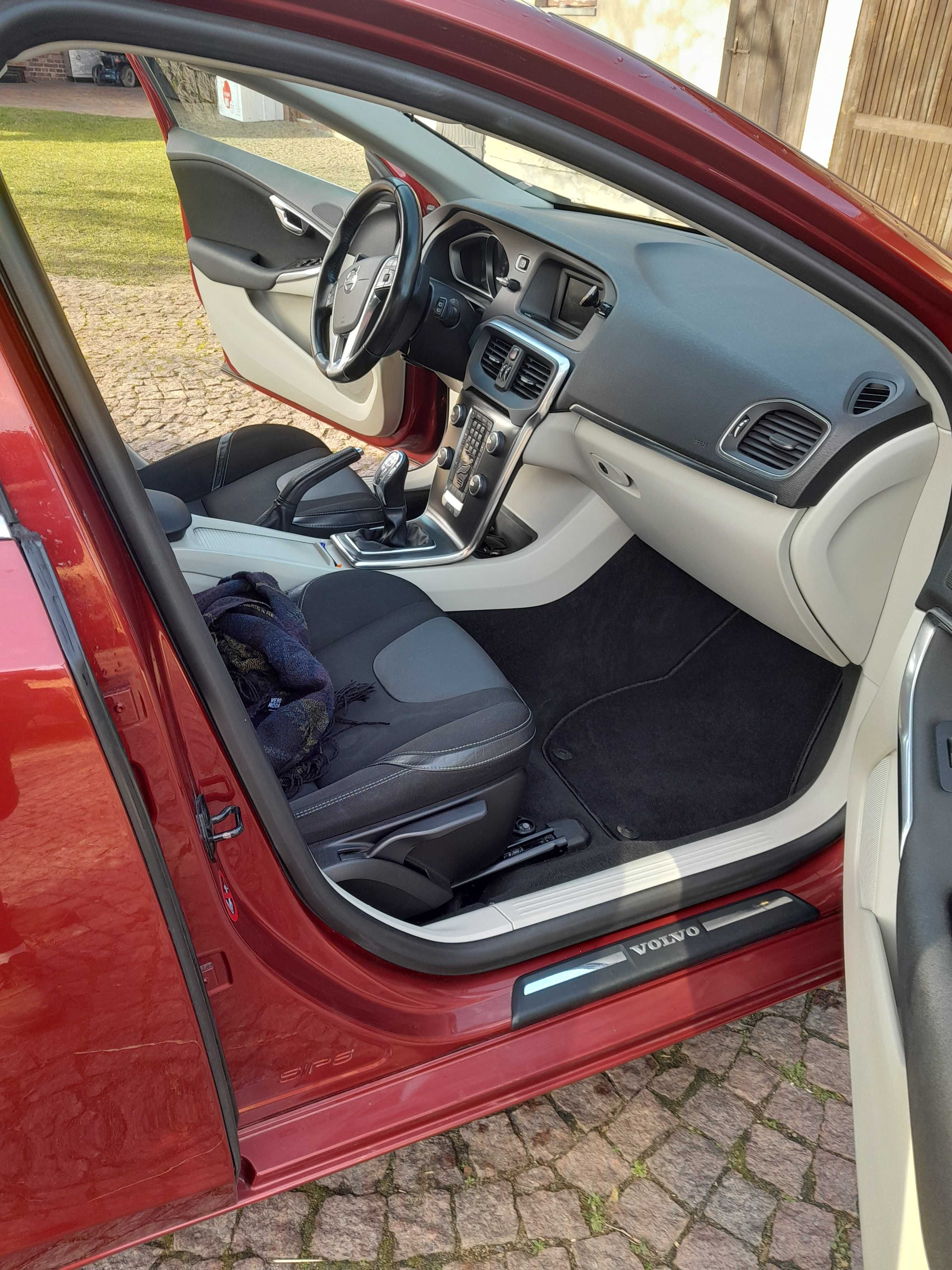 Volvo V40 2 litrowy disel 150 KM, 2013 r. prywatny, zadbany egzemplarz