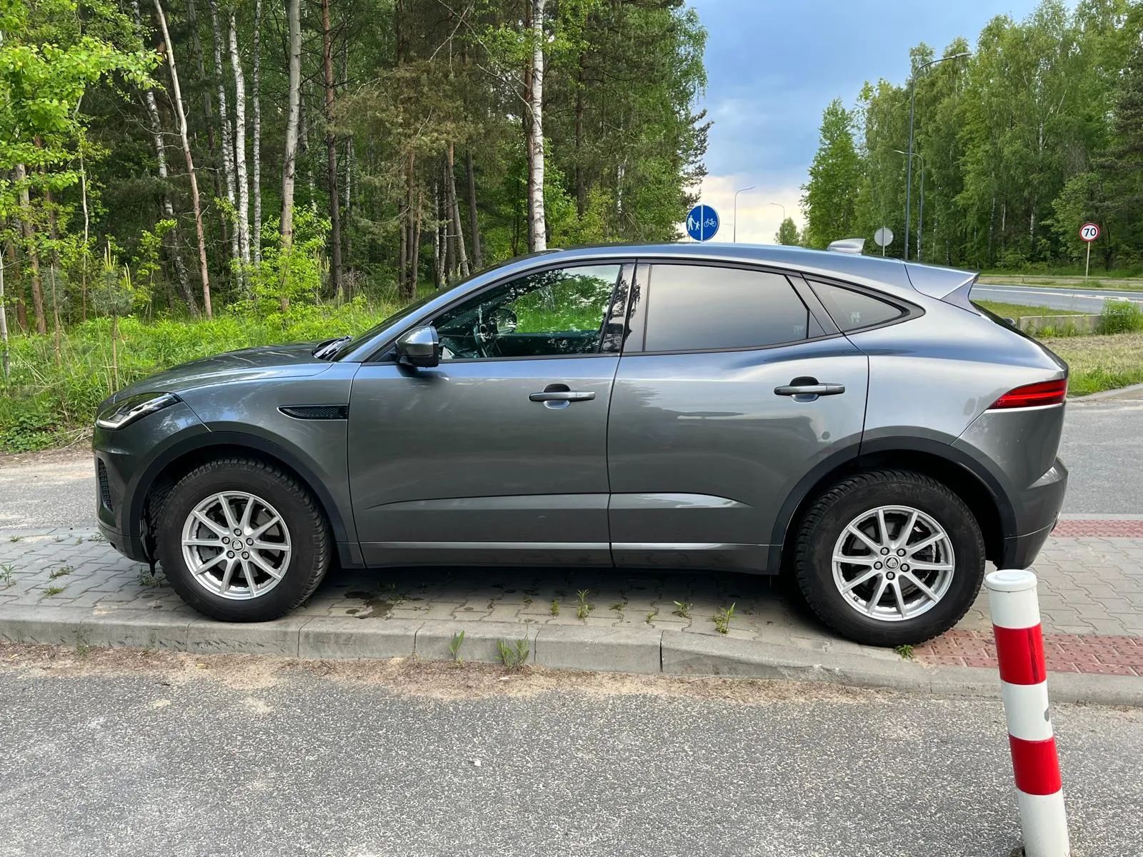 Jaguar E-Pace Pierwszy właściciel, napęd 4x4, niski przebieg 57 tyś bogate wyposażen