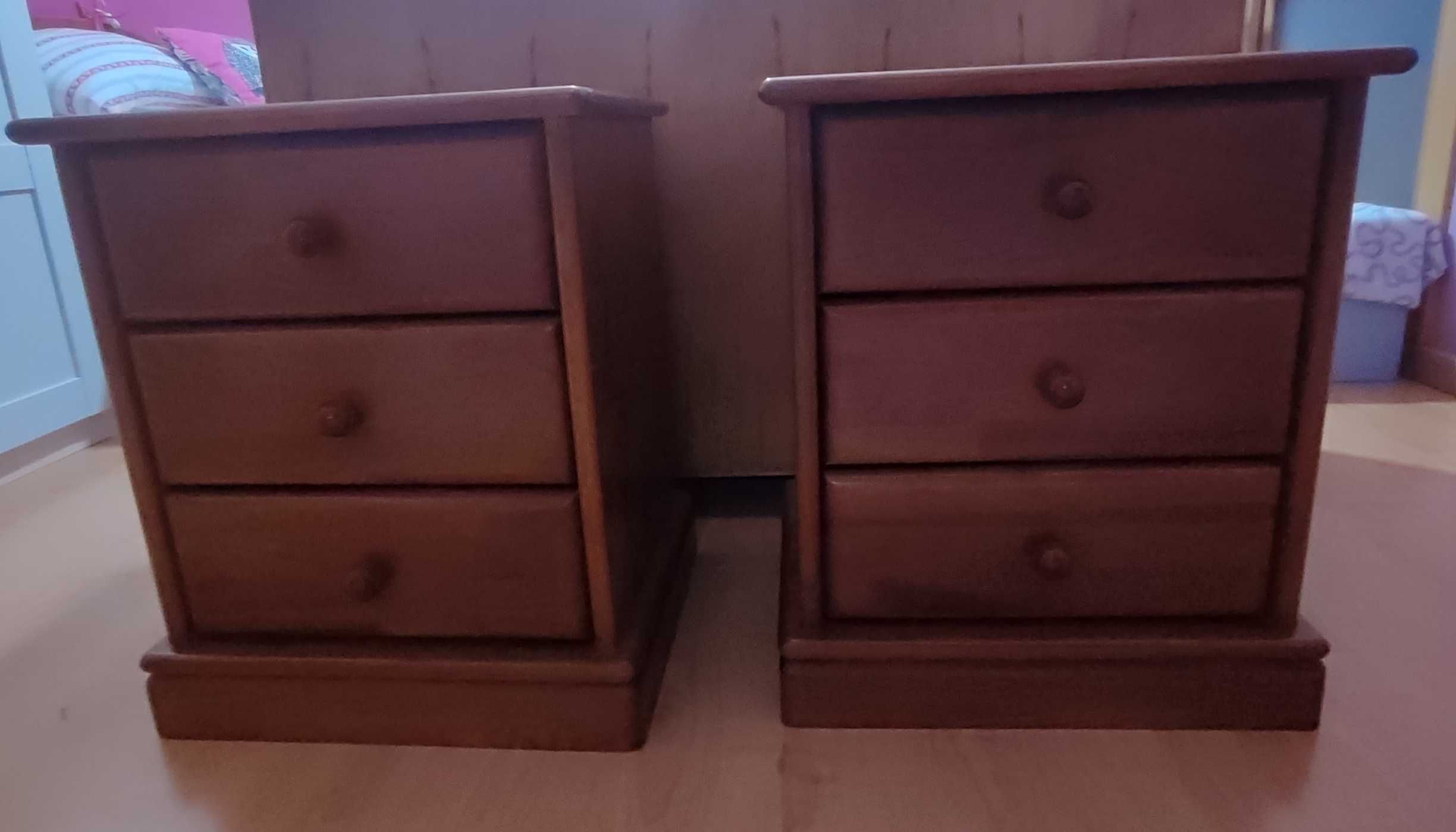 Quarto completo (cama, cómoda e mesas de cabeceira)