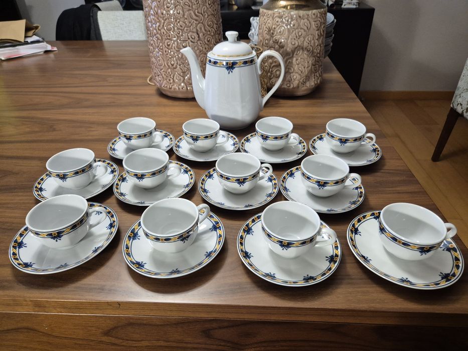 Bule e 12 chávenas de café da Vista Alegre