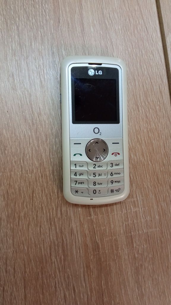 Telefon LG KP100