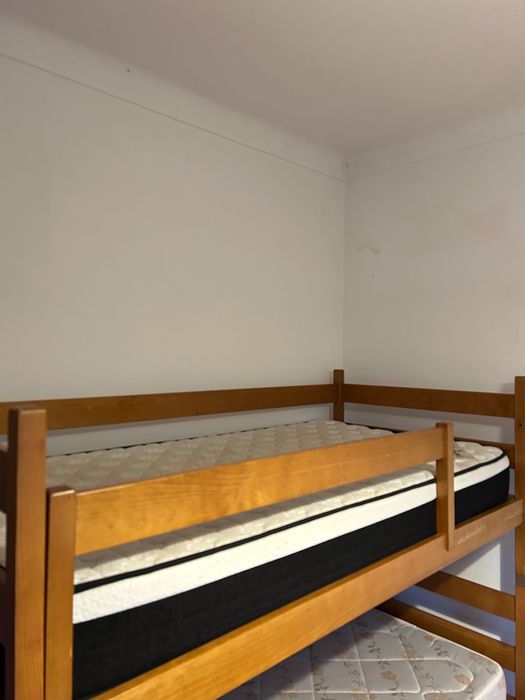 Beliche em pinho em bom estado