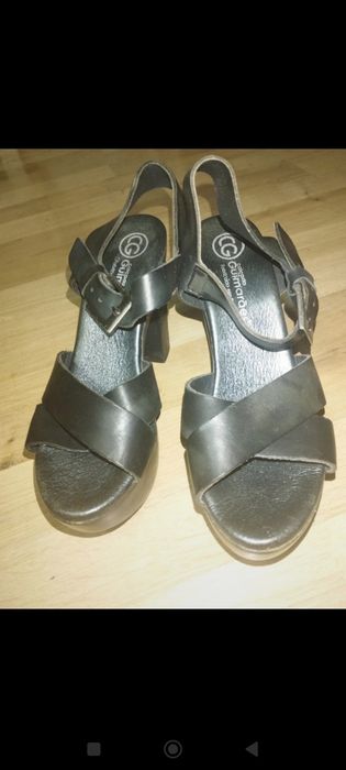 Sandálias pretas