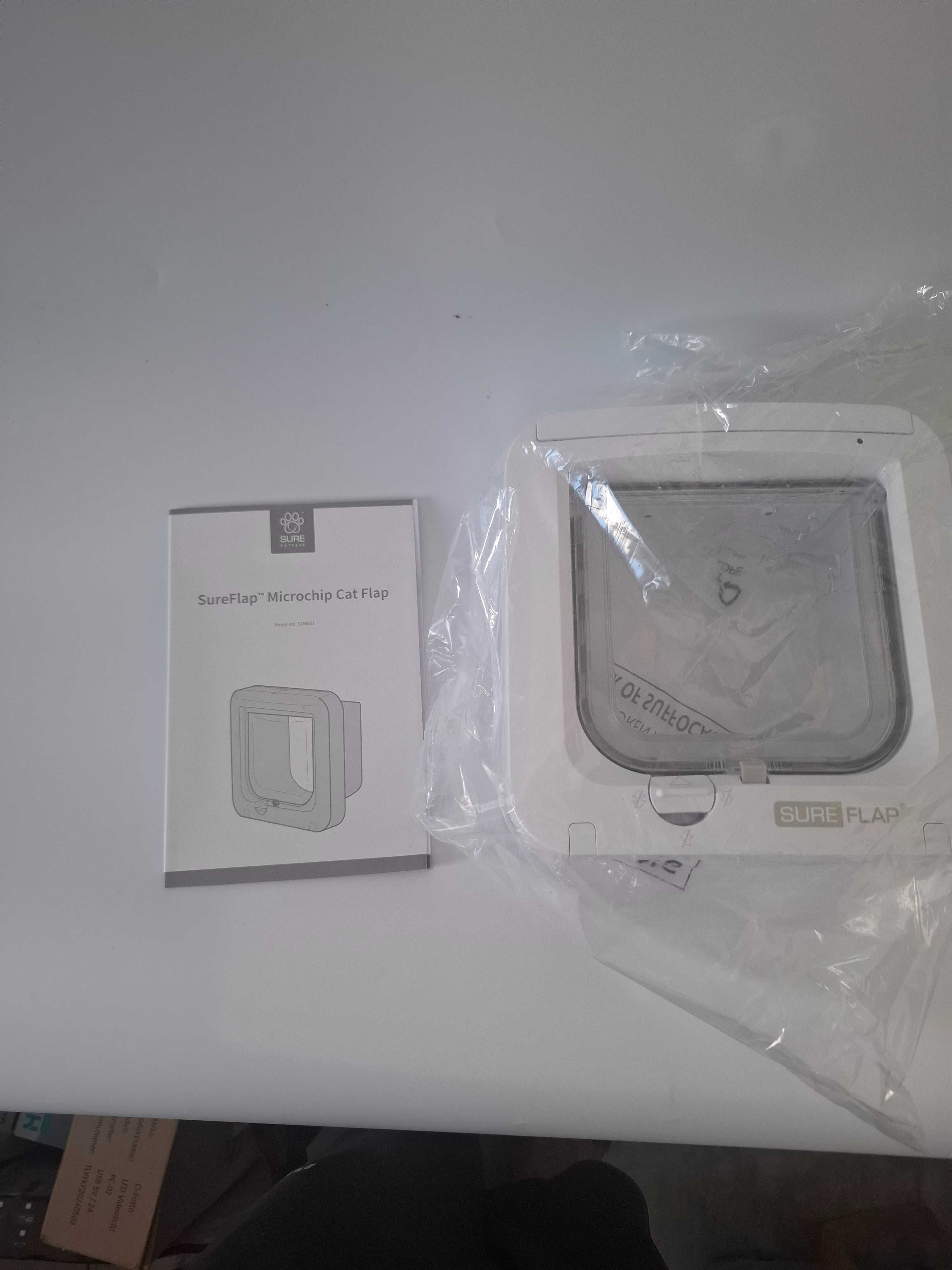 SureFlap - wejście dla kota skanuje identyfikator zwierzęcia
