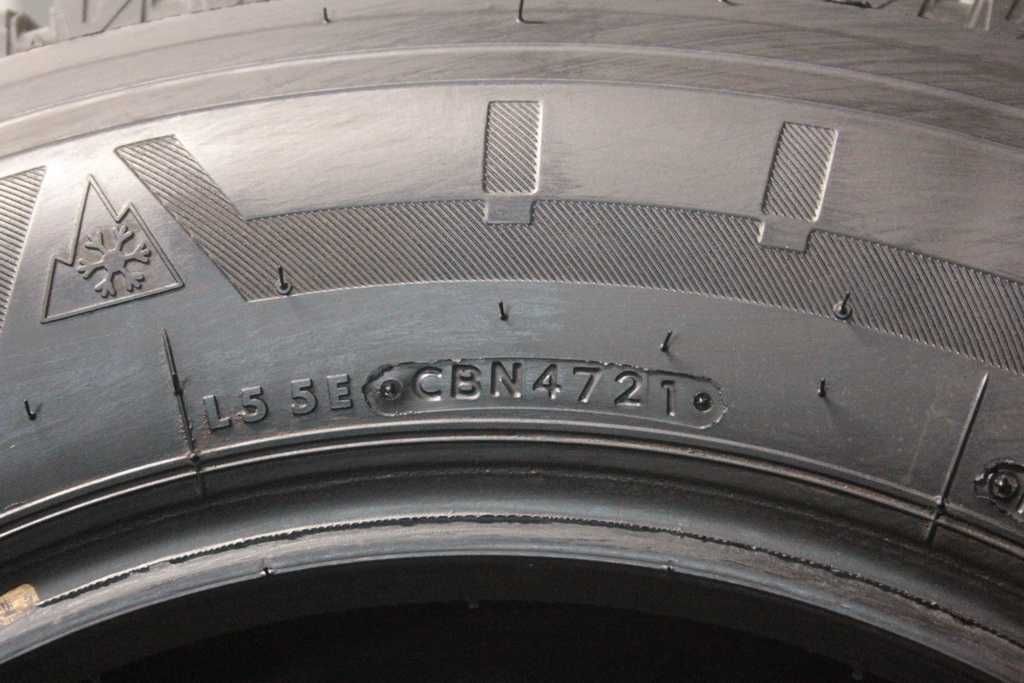 205/75/16C Bridgestone Blizzak W810 205/75 R16C R16 C 7,5mm 21r