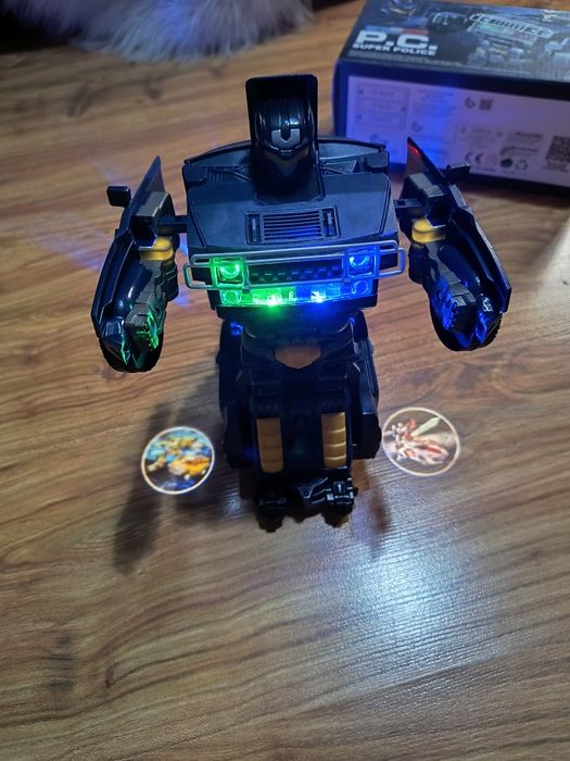 Policyjny Transformer P.C. Super Police – auto zmieniające się w robot