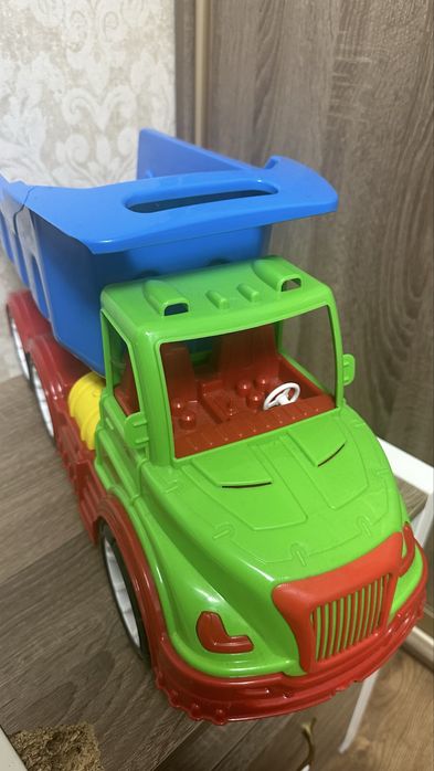 Машина дитяча