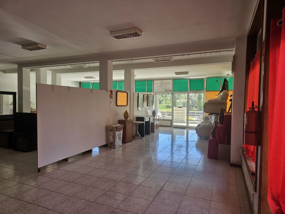 Loja em Santa Maria de Pigeiros