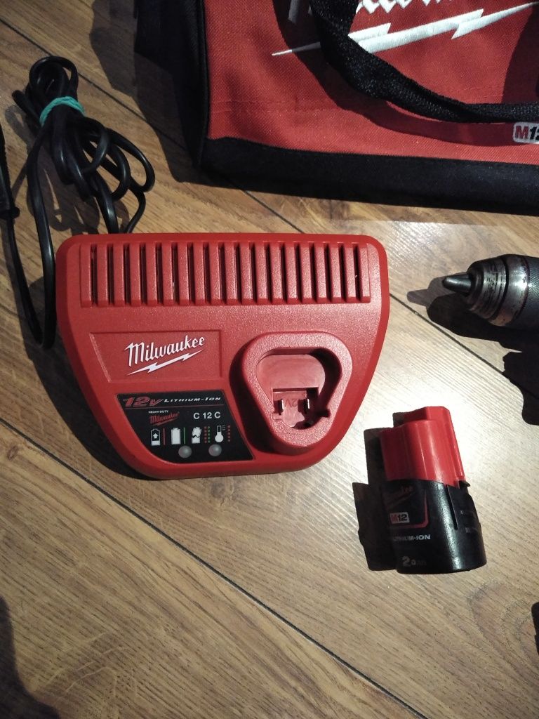 Milwaukee M12 FPD (6,0ah + 2,0ah)