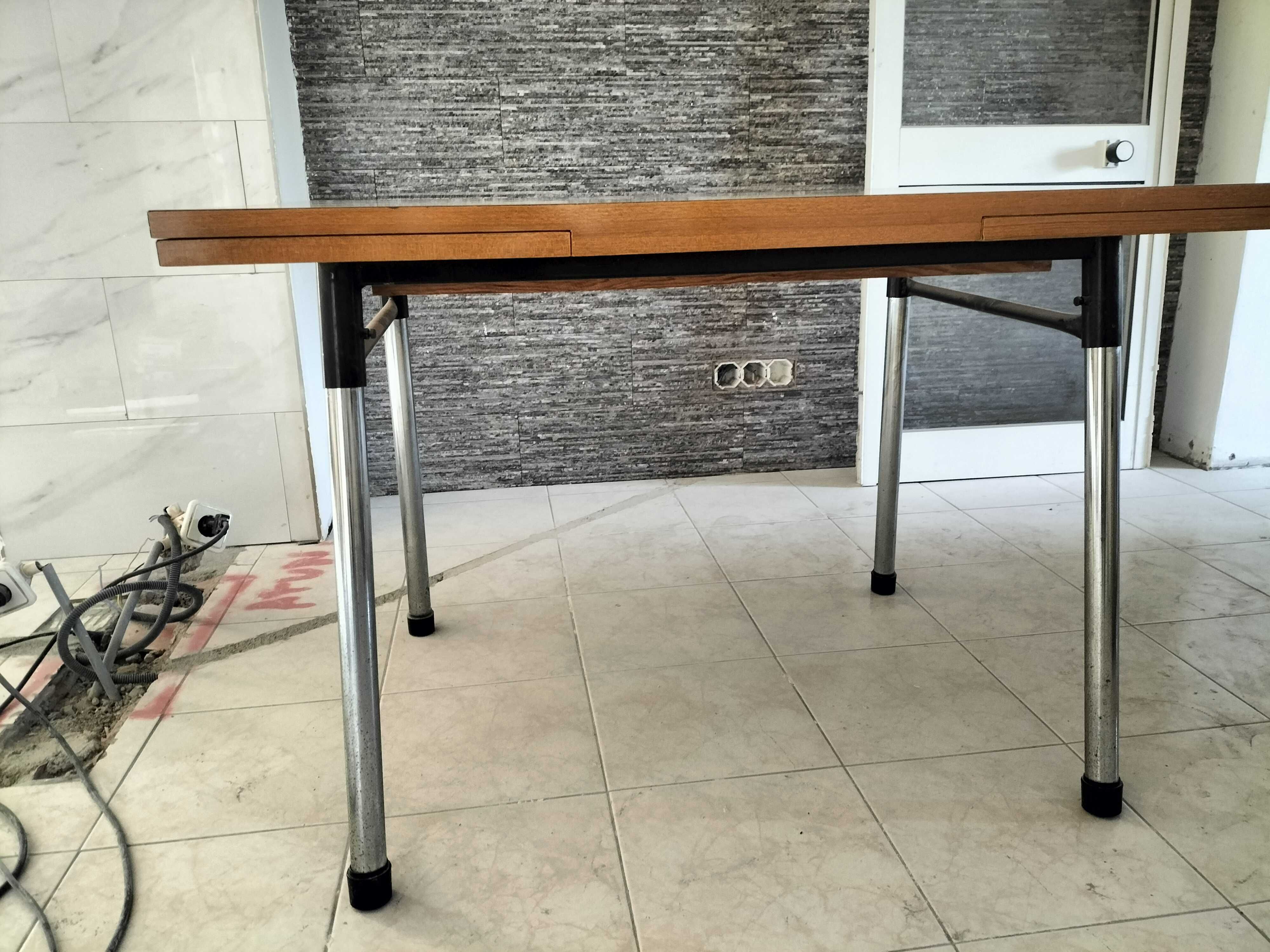 Mesa extensível max.  1,81m