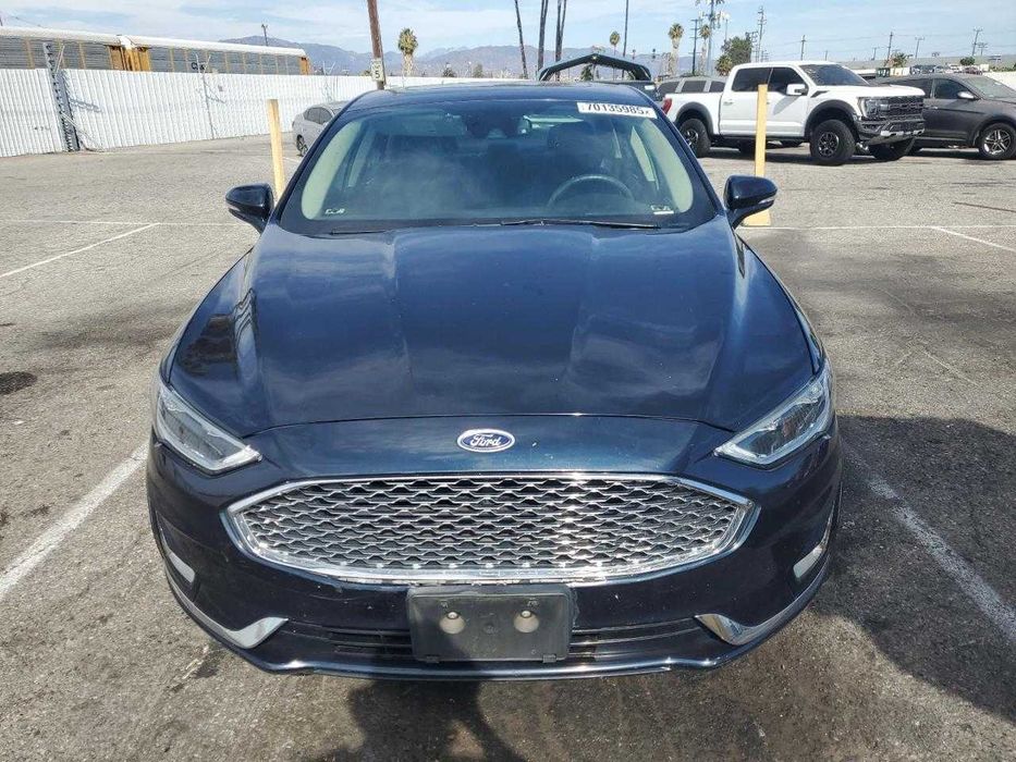 2020 Ford Fusion Hybrid на автовозі