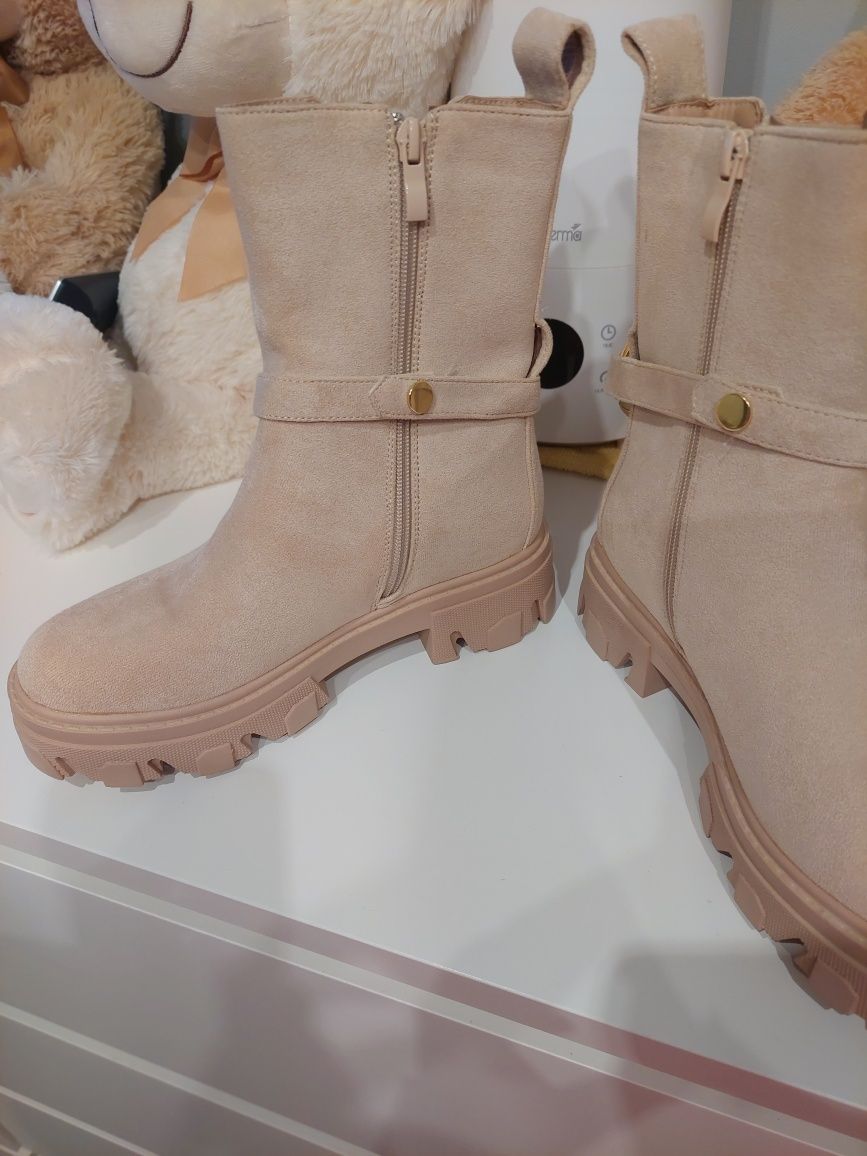 Nowe bezowe botki 36