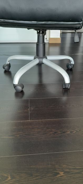 Cadeira Gaming com 5 rodas