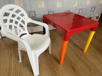 Mesa e cadeira para criança