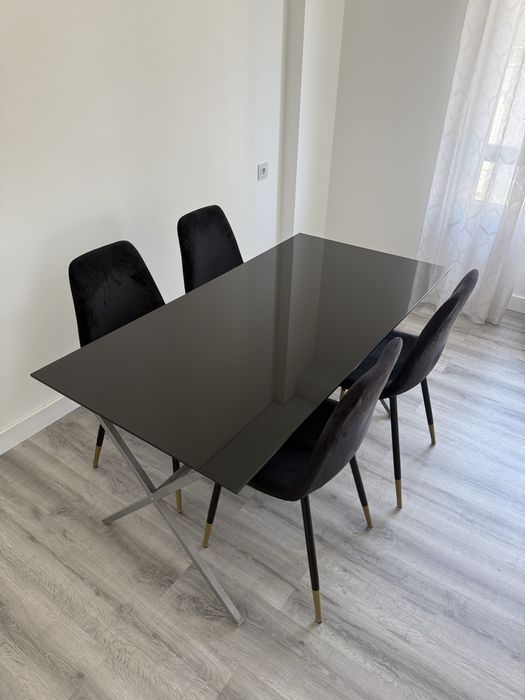 Mesa de jantar (Vidro Preto)