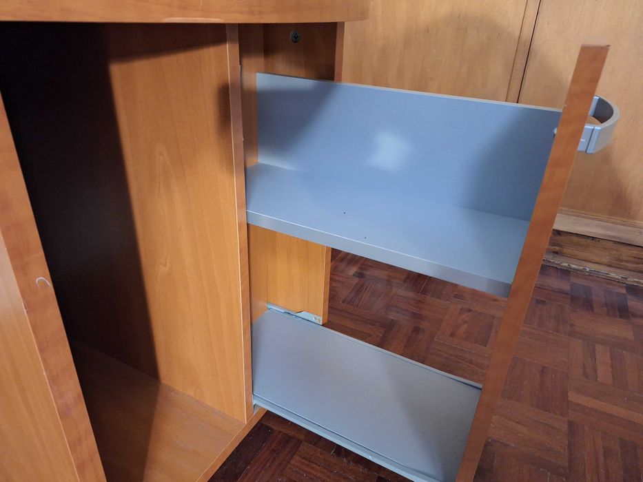 Secretária de estudo castanha