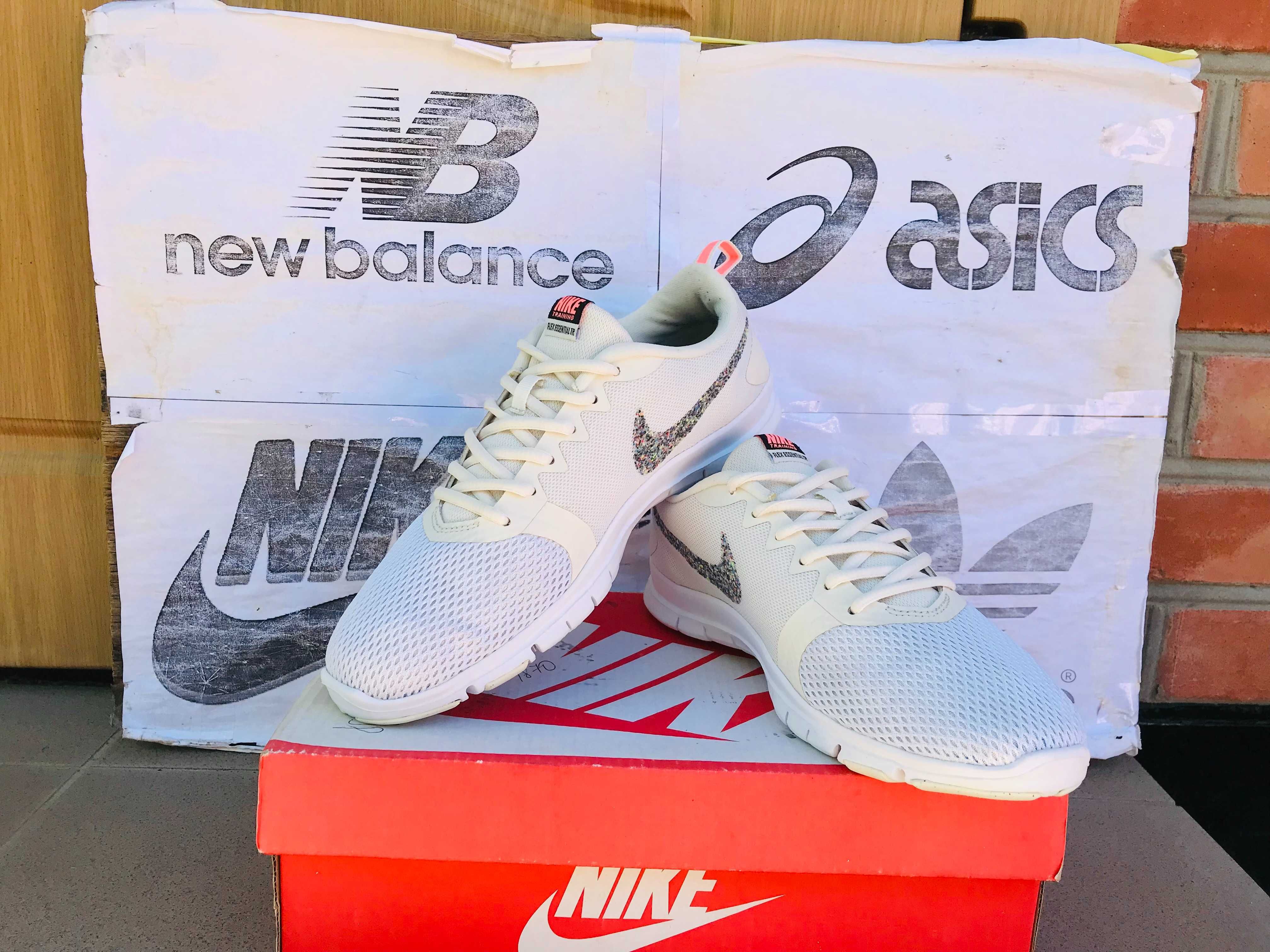 Кроссовки Nike Flex Essential Tr для тренировок бега