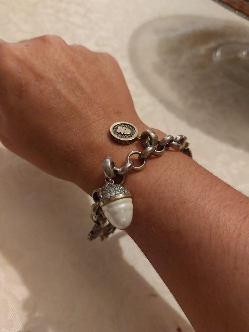 Vendo Pulseira Energies da Tashi com 3 charms