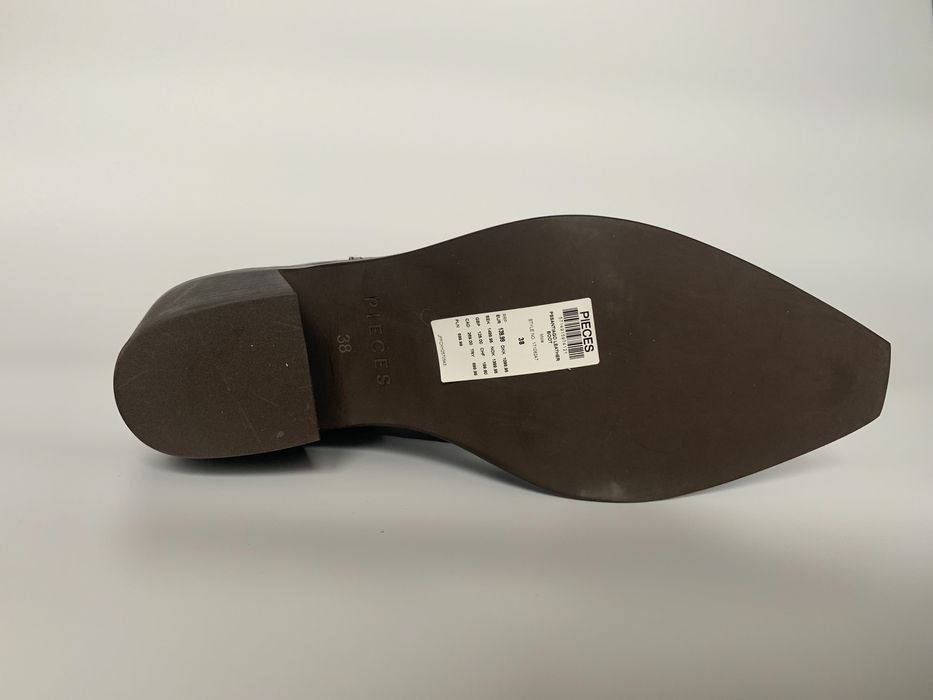 Damskie skórzane sztyblety  Pieces roz.38