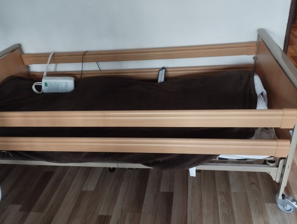 Super okazja! Łóżko dla osoby niepełnosprawnej plus podnośnik elektryc