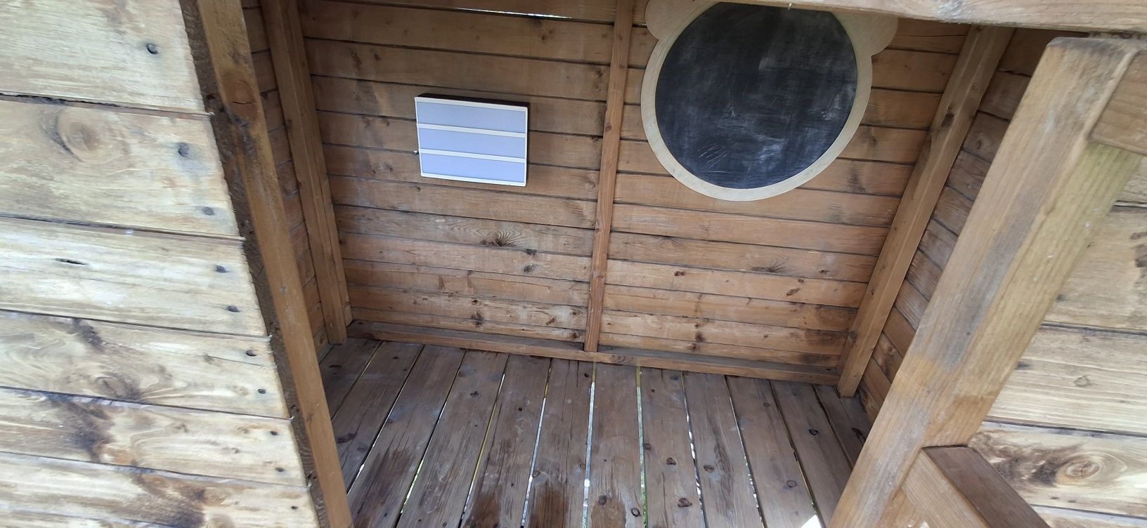 Domek drewniany dla dzieci huśtawki plac zabaw wspinaczka stół krzesła